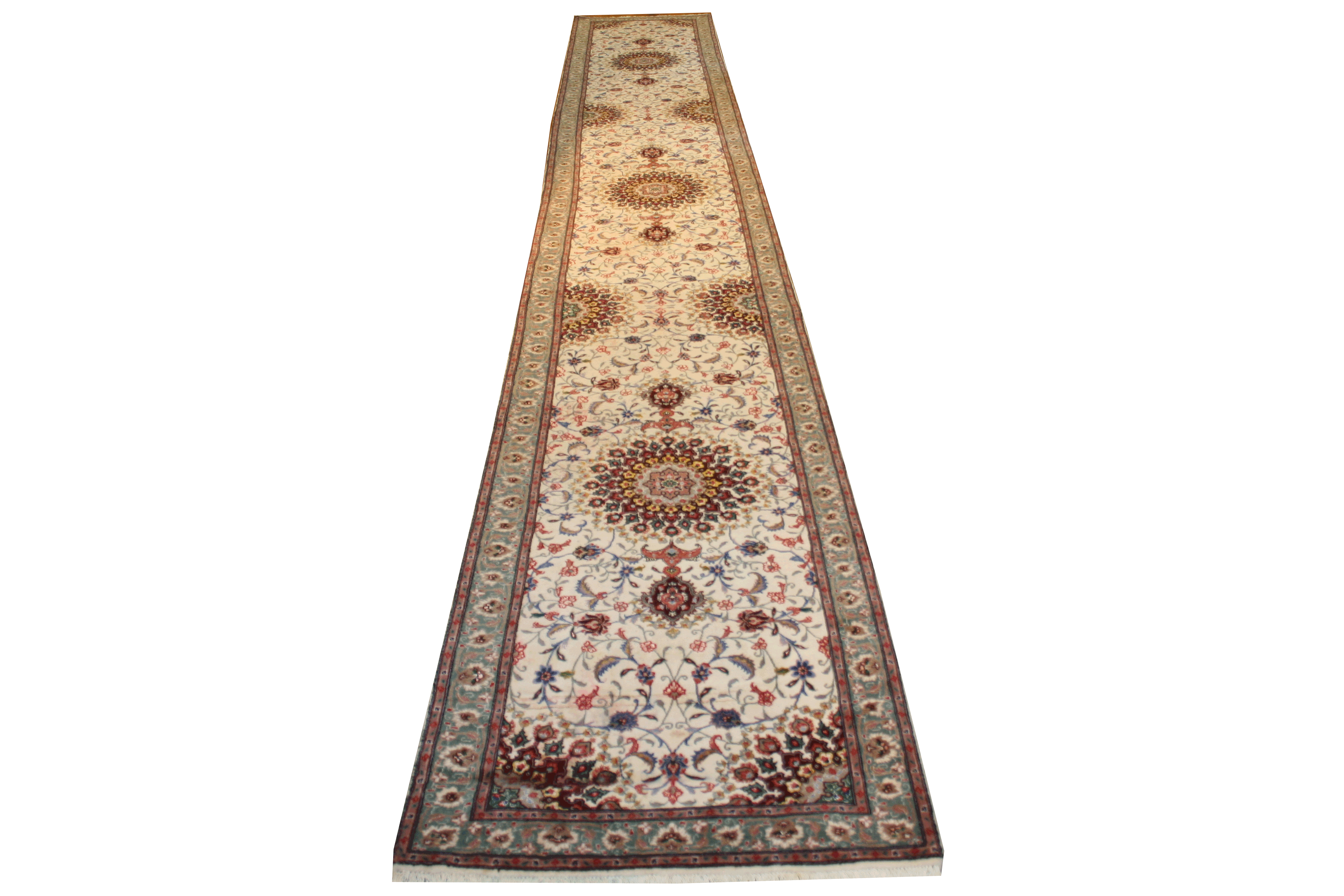 8101 Tabriz 20x2.6 ft